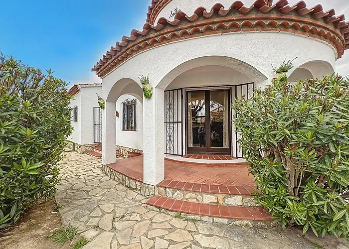 Requesens Villa *