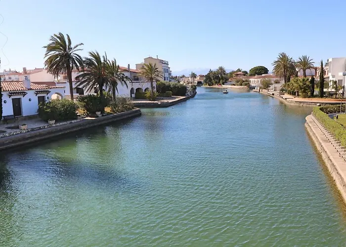 Requesens Villa