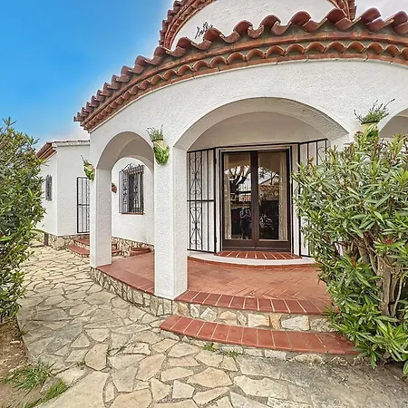 Requesens Villa *