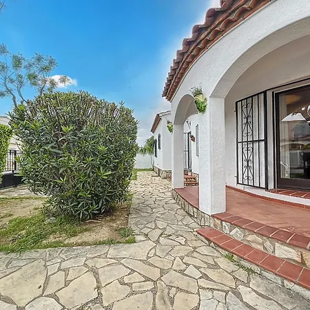 Requesens Villa *