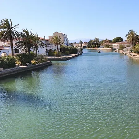 Requesens Villa