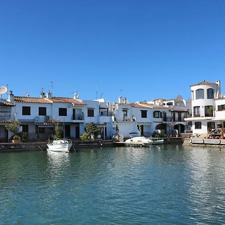 Villa Requesens